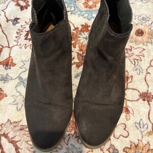 DC DOLCE VITA CHOCOLATE SUEDE BOOTIES SZ 6.5M